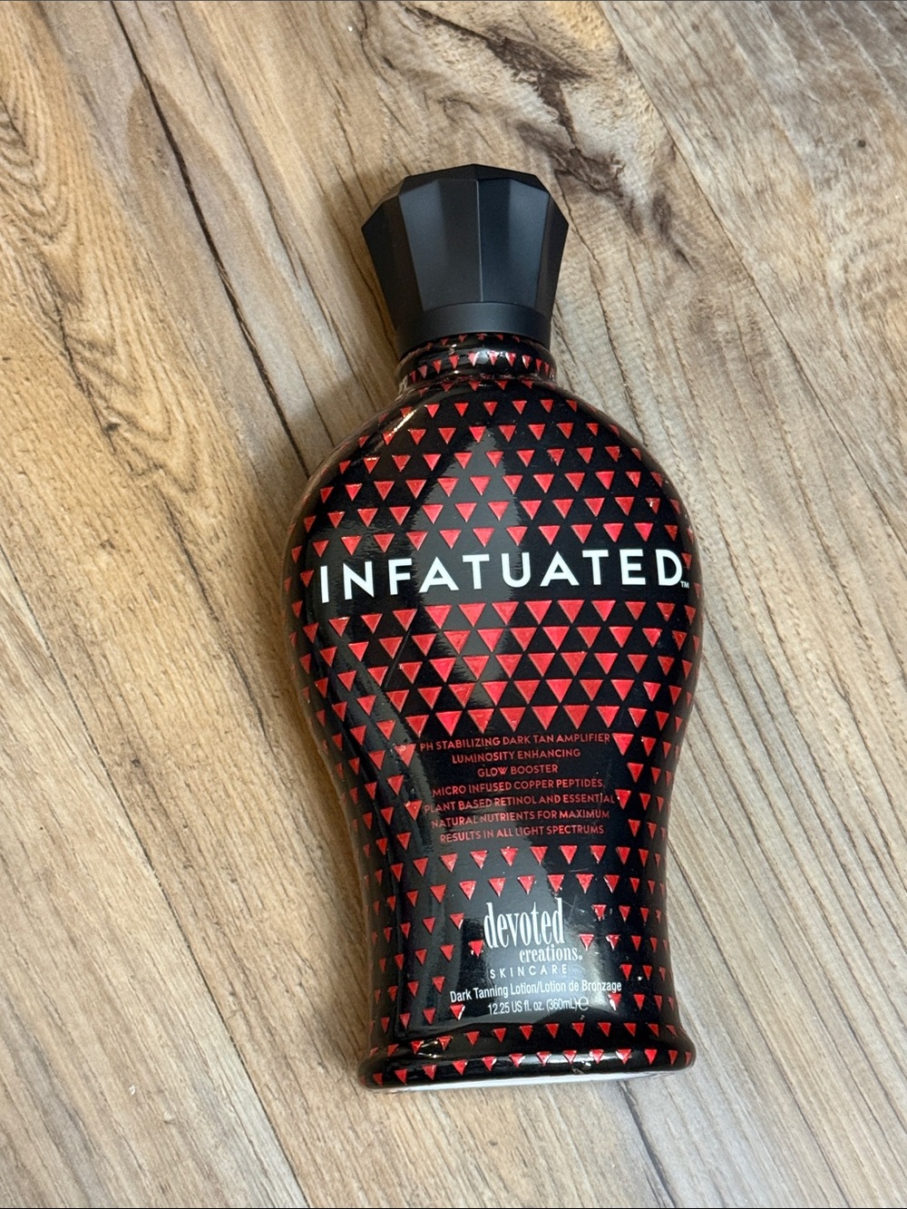 Infatuated Dark Tanning Lotion - Black/Red